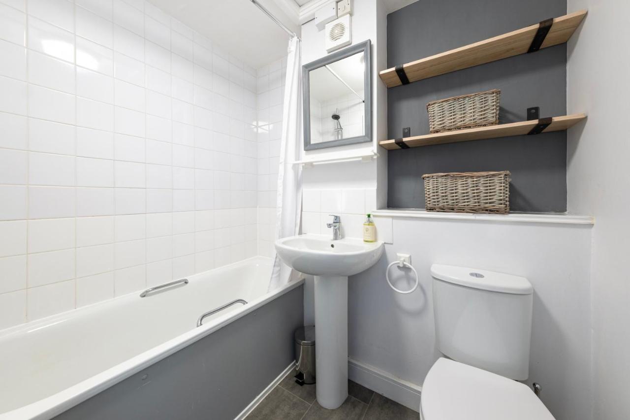 Super City Centre Apartment - Two Bedrooms, Perfect Location Бат Екстер'єр фото